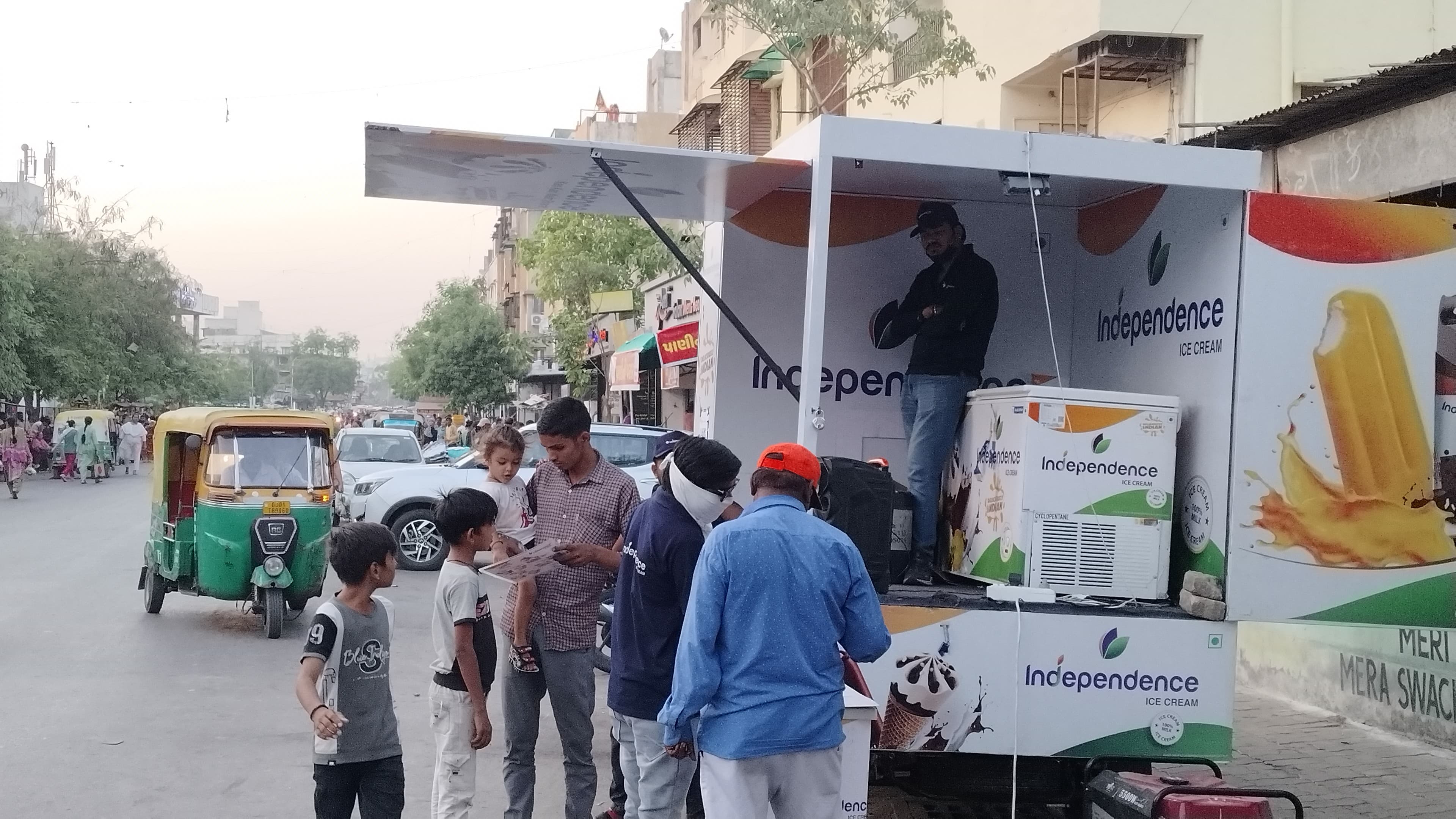 Multi-location brand activation by TriangularDots